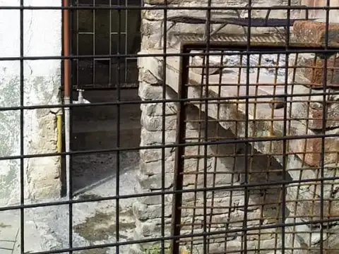 EN VENTA EN VILLA BOSCH CASA AL FONDO, ENTRADA POR PASILLO COMPARTIDO, 3 AMBIENTES - FICHA 8104