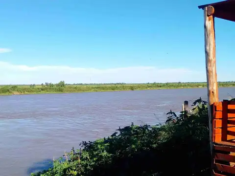 Viví frente al Río Coronda: casa con pileta