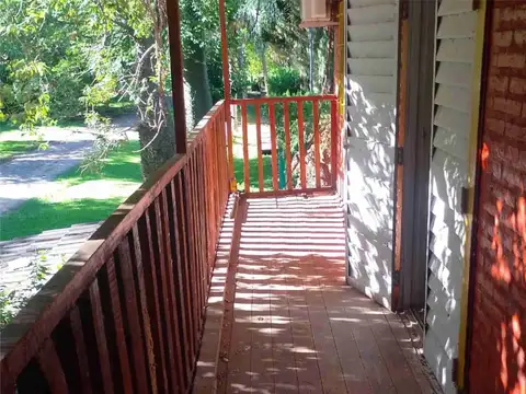 Viví frente al Río Coronda: casa con pileta