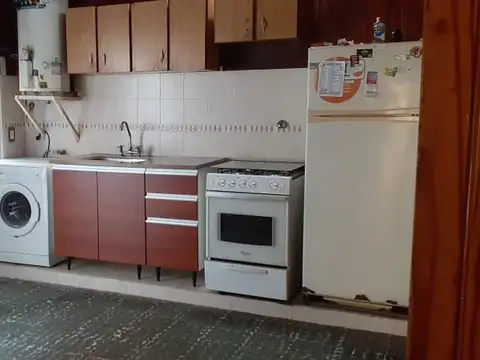 CASA DE 3 AMB. CON COCHERA APTA A CREDITO  nuevo precio