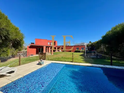 Casa 5 ambientes con 4 baños