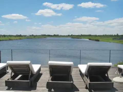 VENTA LOTE AL LAGO EN EL NAUDIR CON SALIDA AL RÍO