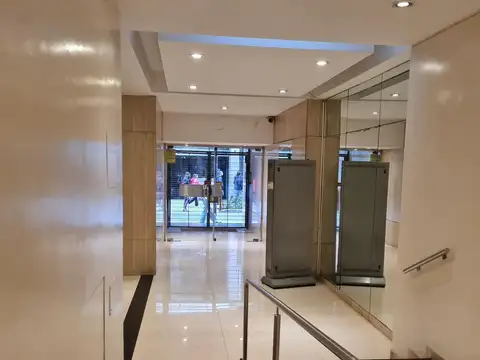 Alquiler excelente 2 ambientes apto profesional próximo a Plaza San Martín y Retiro.