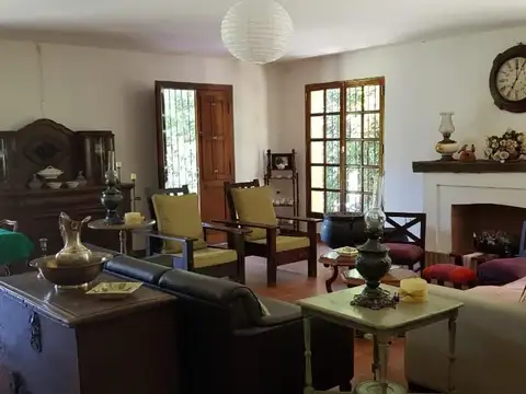 Casa en Venta con 3 cocheras