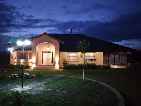 Quinta en Venta con 2 cocheras