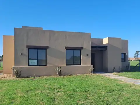 Casa en venta - 3 Dormitorios 2 Baños - Pinamar