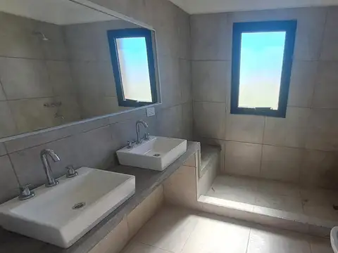 Casa en venta - 3 Dormitorios 2 Baños - Pinamar
