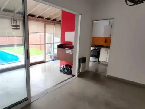 Casa 5 ambientes con 1 baño