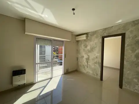 Alquiler en centro - departamento de un dormitorio con balcón