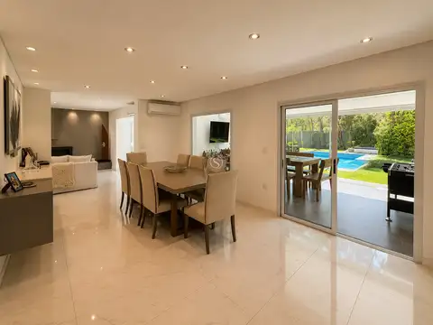 Casa 6 ambientes con 3 baños