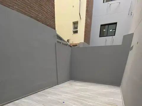 VENTA DEPARTAMENTO 2 AMBIENTES CON PATIO EN SANTOS LUGARES