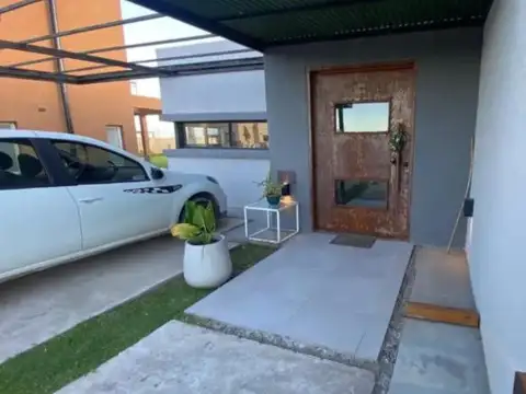 Casa 6 ambientes con 3 baños
