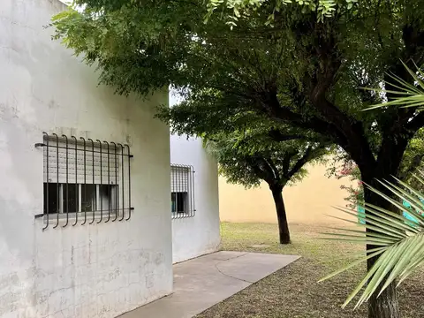 Venta Casa - Roque Perez 2 habitaciones, jardín