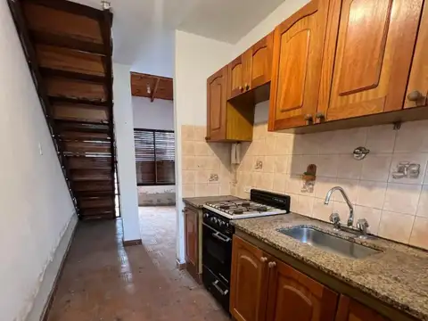 *DUPLEX DE 2 AMB. CON PEQUEÑO PATIO *SIN EXPENSAS *UBICADO A 1/2 CD. DE AV. DON BOSCO