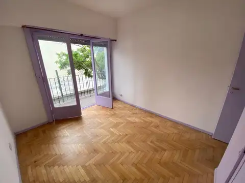 Alquiler Depto 2 ambientes con balcón refaccionado