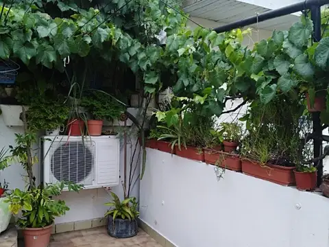 Depto Tipo Casa 6 ambientes con 2 baños