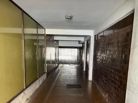 Cochera fija cubierta a mts de Av Maipu