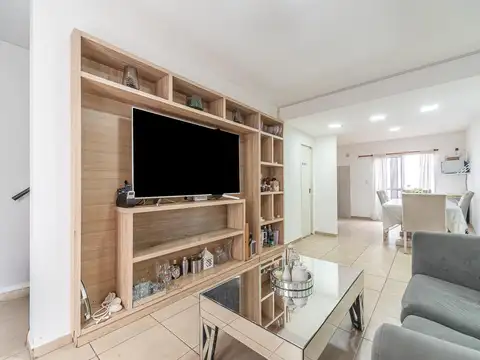 Depto Tipo Casa en Venta con 1 cocheras