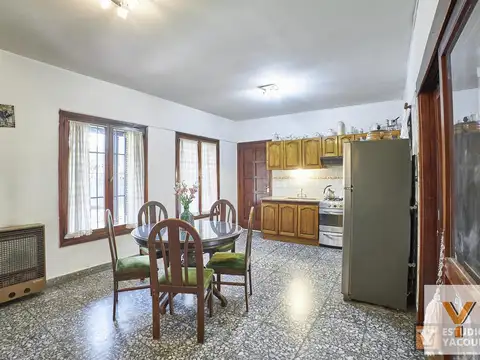 Casa en Venta con 2 cocheras