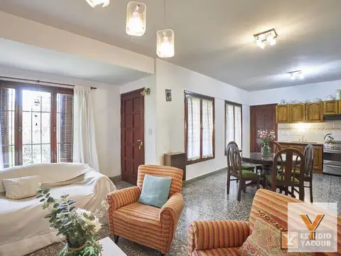 Casa 5 ambientes con 2 baños