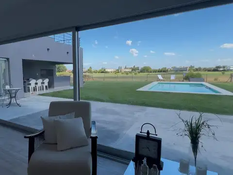 Casa 5 ambientes con 3 baños