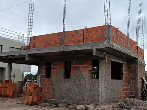 Casa en venta c/ cochera en Barra De Portezuelo