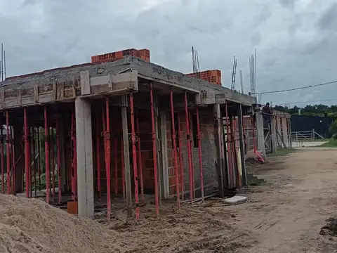 Casa en venta c/ cochera en Barra De Portezuelo