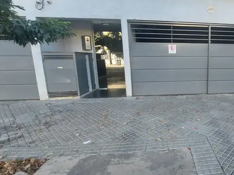 Cochera al frente
