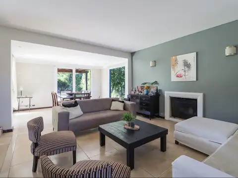 Saravi al 900, La Rinconada, Pilar