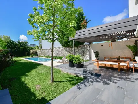 CASA EN VENTA GONNET