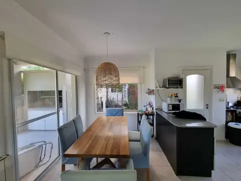 Casa en Alquiler con 1 cochera