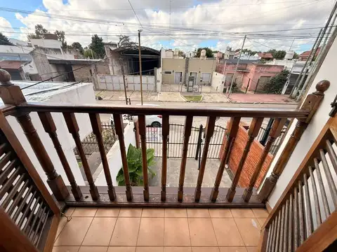 VENTA DUPLEX 4 AMB c PATIO Y COCHERA QUILMES CRED.