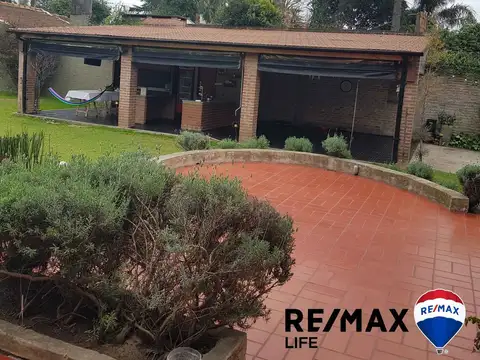 Casa 5 ambientes con 4 baños