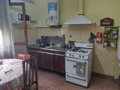 Casa 5 ambientes con 2 baños