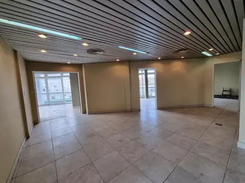 Oficina en Alquiler al Este