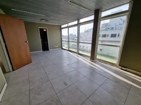 Oficina 5 ambientes con 3 baños