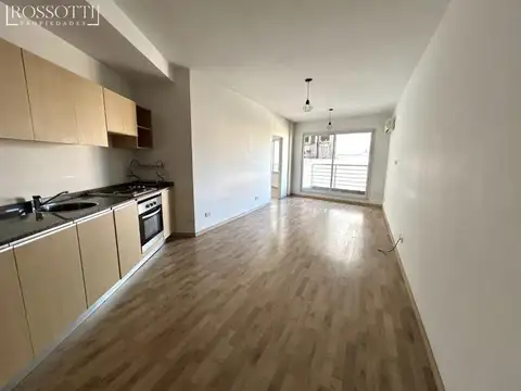 Muy buen dpto de 2 ambientes al frente con balcon - Amenities - Seguridad 24hs - Apto Profesional