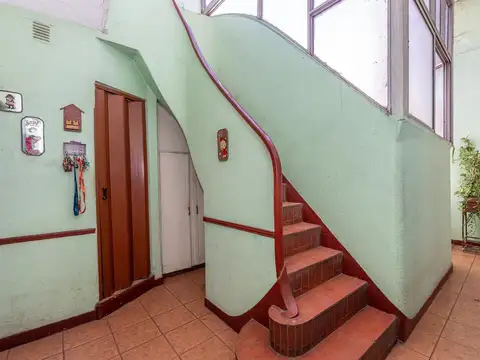 Avda. Caseros 2863 , Piso 1