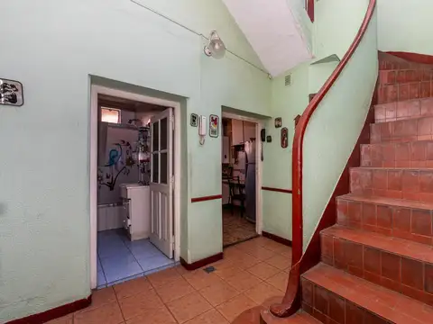 Avda. Caseros 2863 , Piso 1