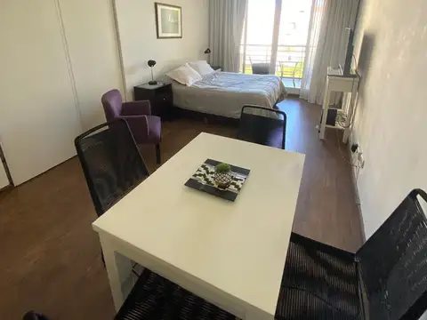 HERMOSO MONOAMBIENTE AMUEBLADO, 40 MTS TOT, CTFTE C/BALCÓN,TODO ELÉCTRICO, EDIF. C/SUM/LAUNDY Y PARRILLA