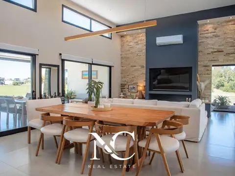 Casa en venta en Costa Esmeralda cancha de polo