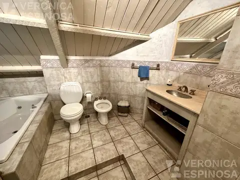 Casa 5 ambientes con 3 baños