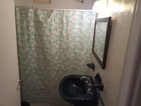 DEPTO DE 2 AMB CON BALCON AL FRENTE 2 PISO POR ESCALERA