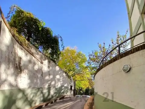 Avenida Comodoro Martín Rivadavia 1800