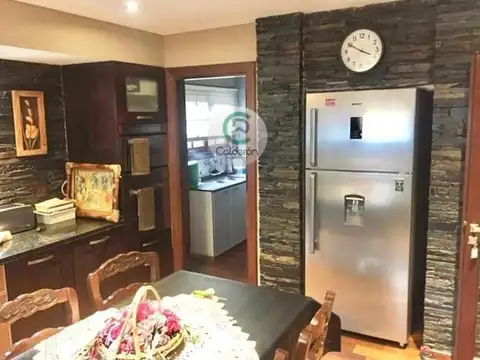 Casa en Alquiler con 5 cocheras
