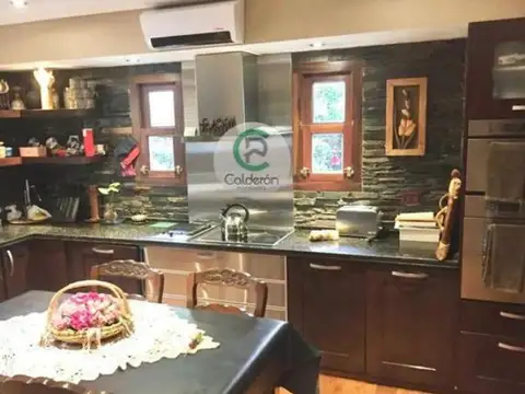 Casa 5 ambientes con 3 baños