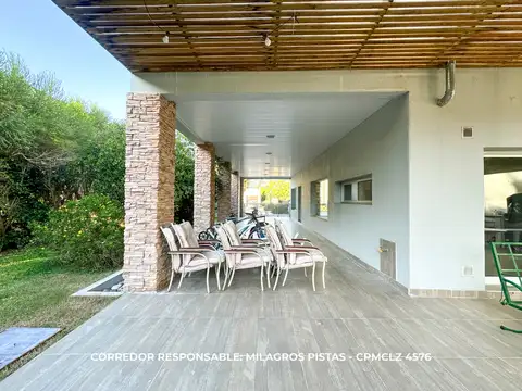 Casa en Venta con 2 cocheras