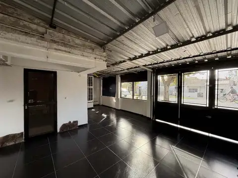 Casa 6 ambientes con 2 baños
