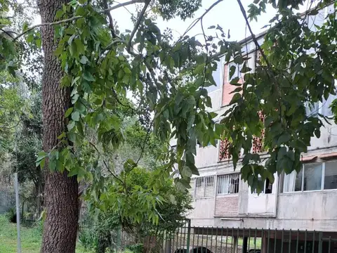 Departamento tres dormitorios y cochera