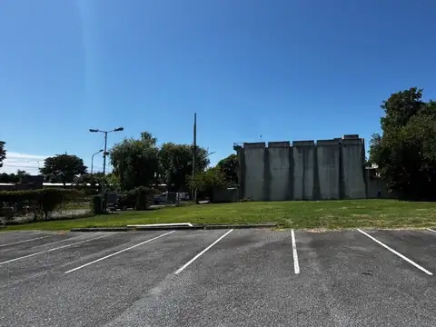 VENTA DE TRIPLE FRENTE EN TIGRE - PUERTO DE FRUTOS